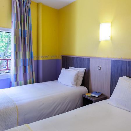 Brit Hotel Le Lion D'Or Chinon Bagian luar foto