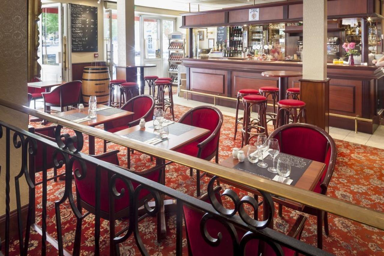 Brit Hotel Le Lion D'Or Chinon Bagian luar foto