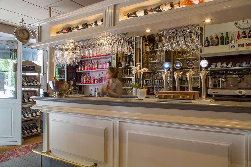 Brit Hotel Le Lion D'Or Chinon Restoran foto