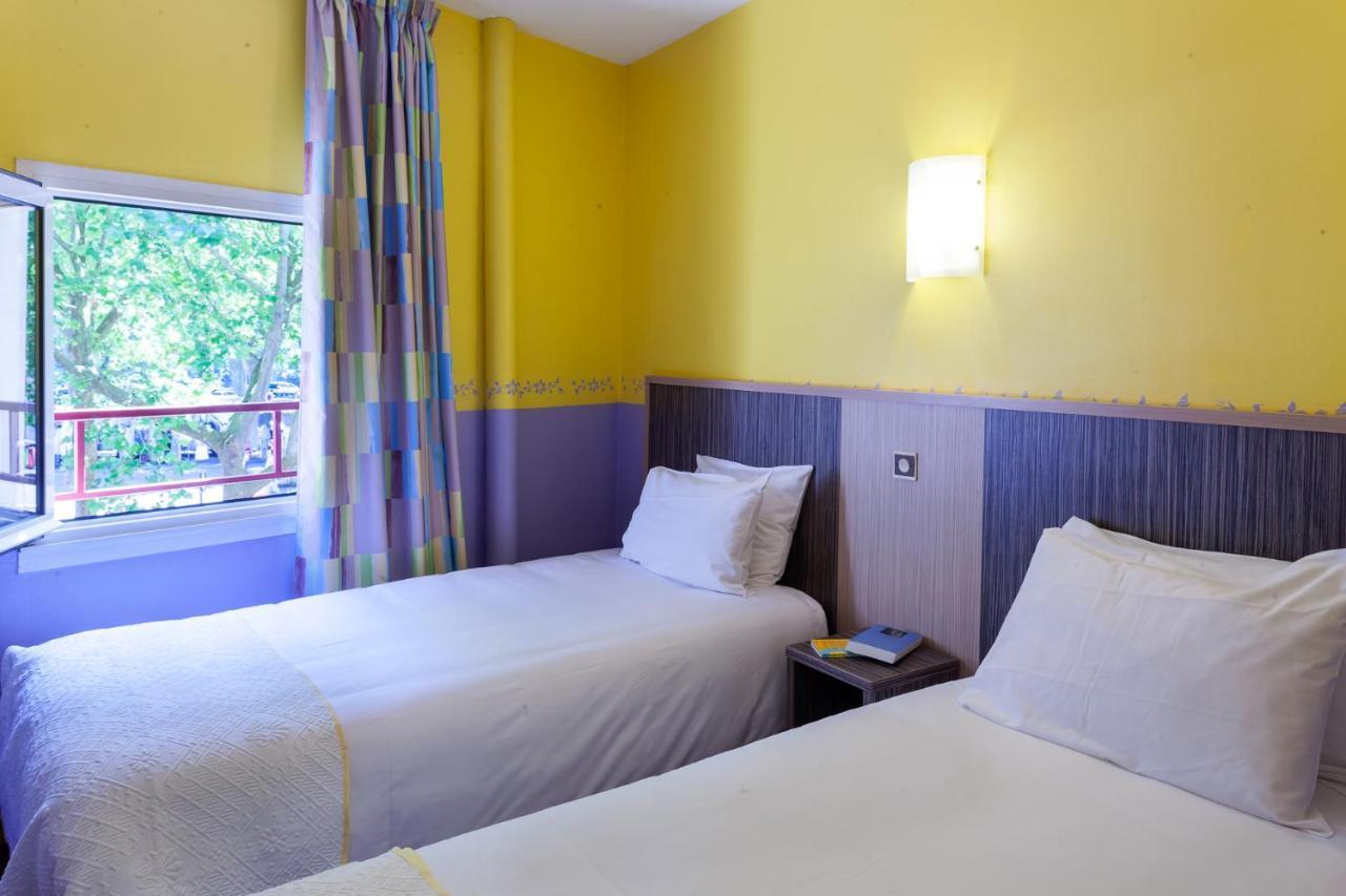 Brit Hotel Le Lion D'Or Chinon Bagian luar foto
