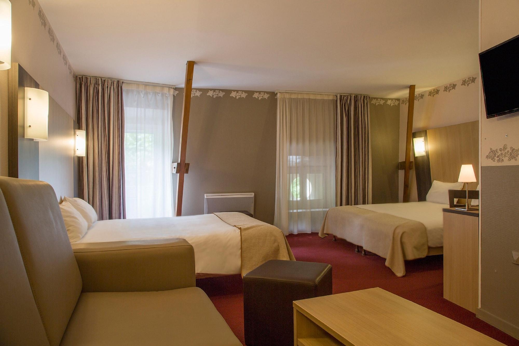 Brit Hotel Le Lion D'Or Chinon Bagian luar foto