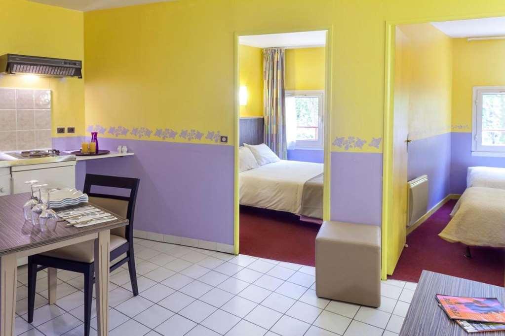 Brit Hotel Le Lion D'Or Chinon Ruang foto