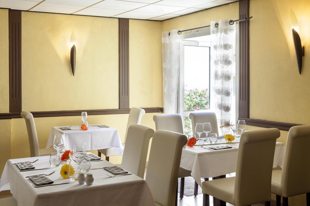 Brit Hotel Le Lion D'Or Chinon Bagian luar foto